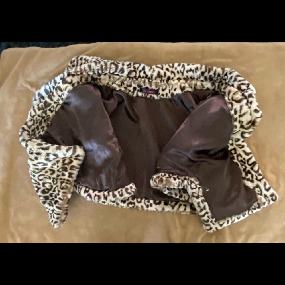 TRUE VINTAGE LEOPARD CAPE
